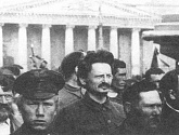 Калинин, Троцкий и Каменев на похоронах жертв взрыва в Леонтьевском переулке. 28.09.1919